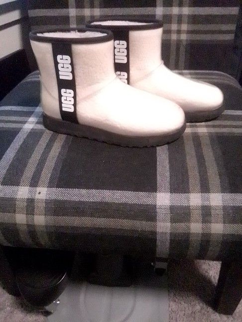 UGG CLASSIC CLEAR MINI BOOT Sz 9