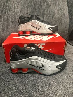 NIKE SHOX R4 (GS) size 4 youth