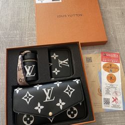 Beautiful four piece bag perfect Valentine’s gift