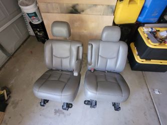 00-06 chevy esclade or denali 2nd row captain chairs 150OBO