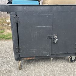 Rubbermaid tool Cart 
