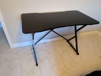 Black Desk