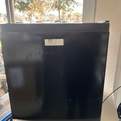 HISENSE  MINI REFRIGERATORS 