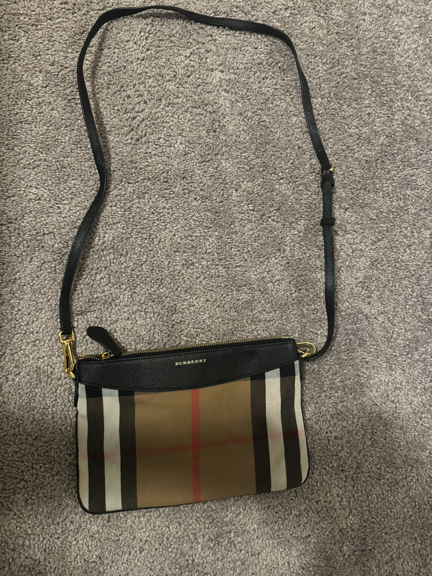 Burberry cross over bag Classic Look Clean Black Wristlet