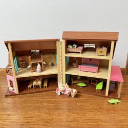 Calico Critters Cottage/Doll House with Lights - Includes All Extra Accessories Shown In Pictures - Includes 6 Critters 