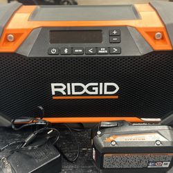 18V Hybrid Jobsite Radio with Bluetooth Technology (2 Ah Battery and Charger 