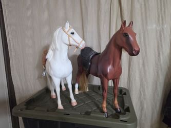 2 American girl Horse Figures Set of Two