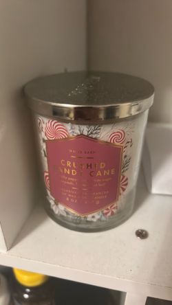 bath and body works crushed candy cane candle