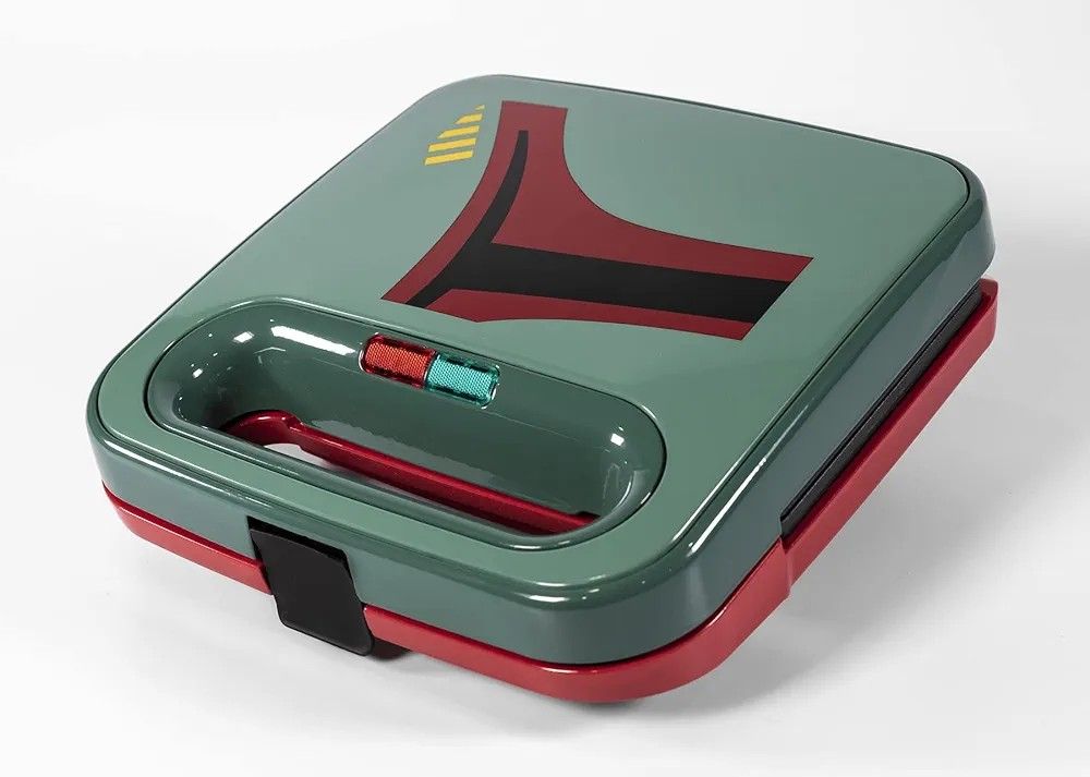 Uncanny Brands Star Wars Boba Fett Double-Square Waffle Maker - Bounty Hunter Breakfast