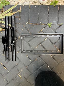 tv mount (tilts) up to 55 in