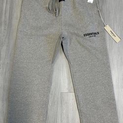 ESSENTIALS SWEATS