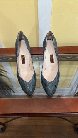 Size 9 M Bluish Grey Snakeskin Pumps