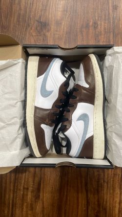 Air Jordan 1 low SE (GS)  WHITE/BLUE GREY-BLACK-SAIL
