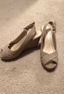 Maurices wedge heels size 9