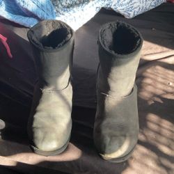 Girls Uggs Waterproof Size 6