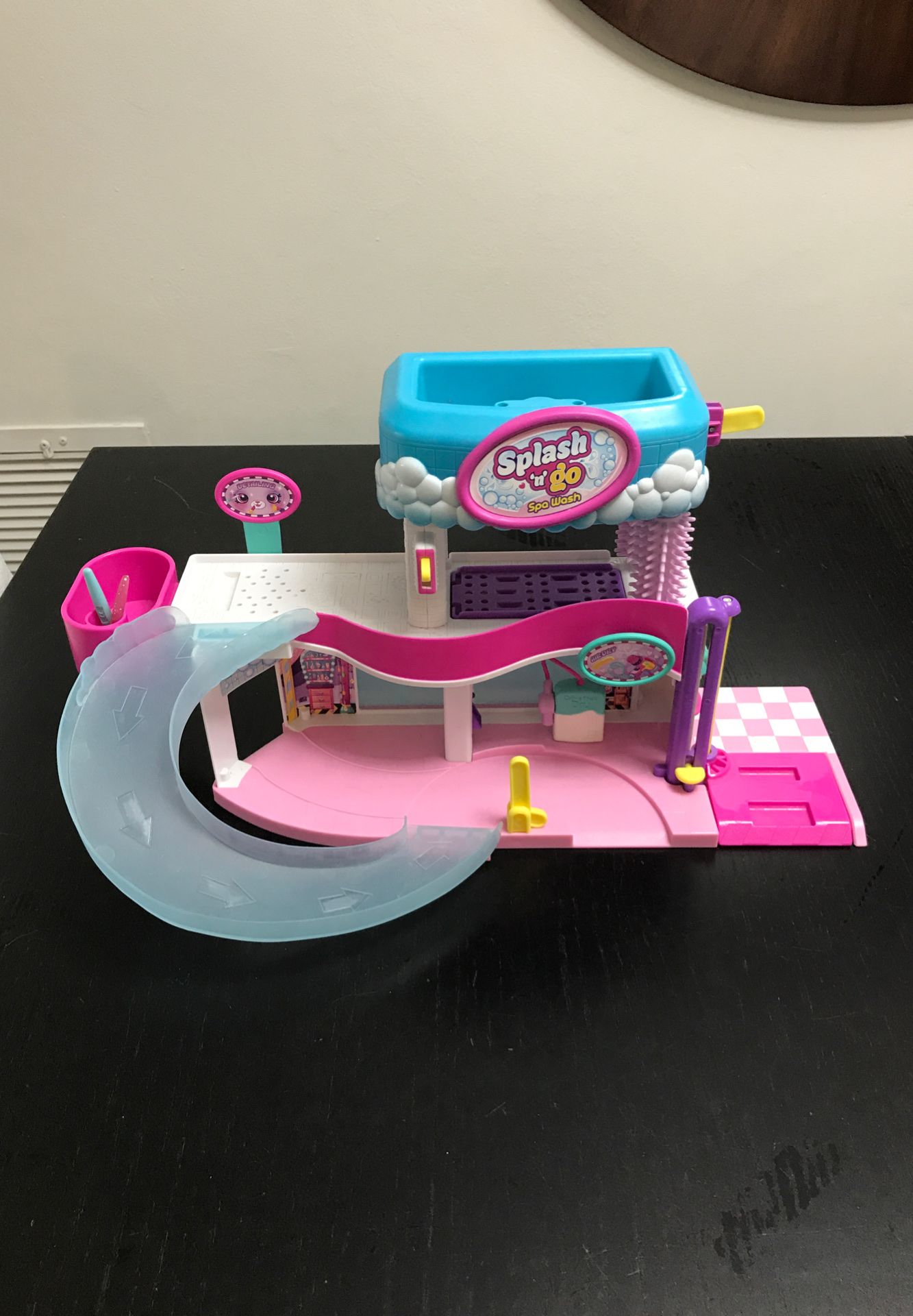 Shopkins Cutie Cars Splash N Go Car Wash