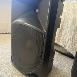 Mackie 12” X 2 Speakers 