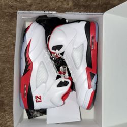 Jordan 5 Retro Fire Red Black Tongue Size 10.5 Men New 