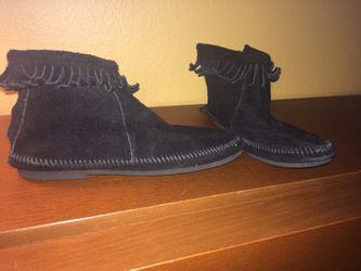 Black Minnetonka moccasins size 7
