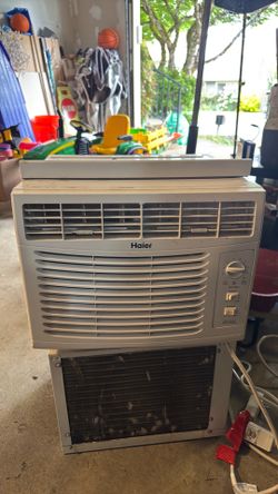 Hailer window AC unit