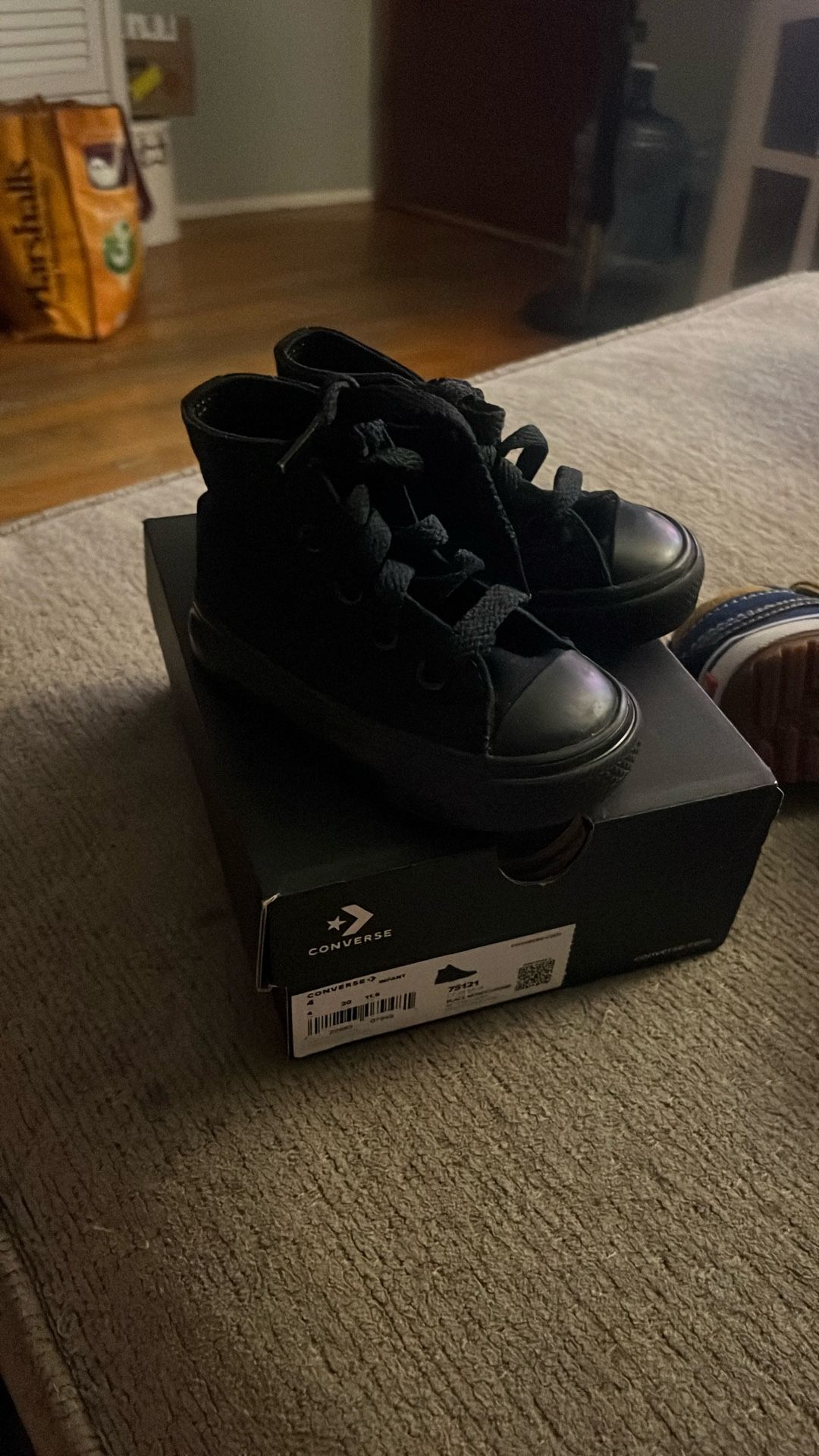 Converse Size 4