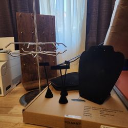Jewelery Stand. 