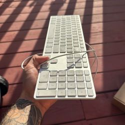 Apple Keyboard