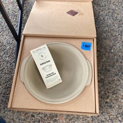 Brand New Pampered Chef baking bowl