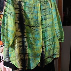 Blouse splitting the back