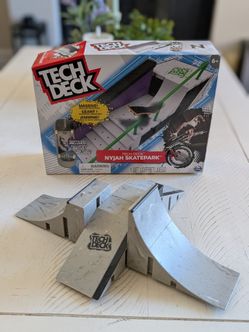 Tech Deck Nyjah Skate Park + Extra Skate Park Ramp