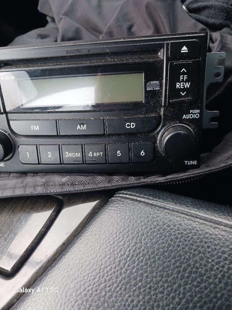 Honda Civic CR-V Factory CD Radio $45