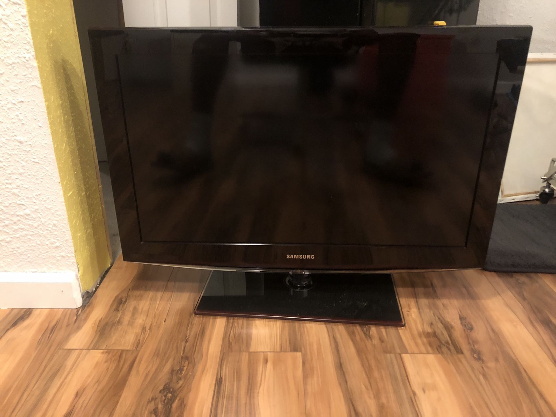 32 inch Samsung TV