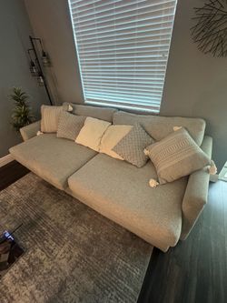 Modern Light Gray Sofa – Excellent Condition