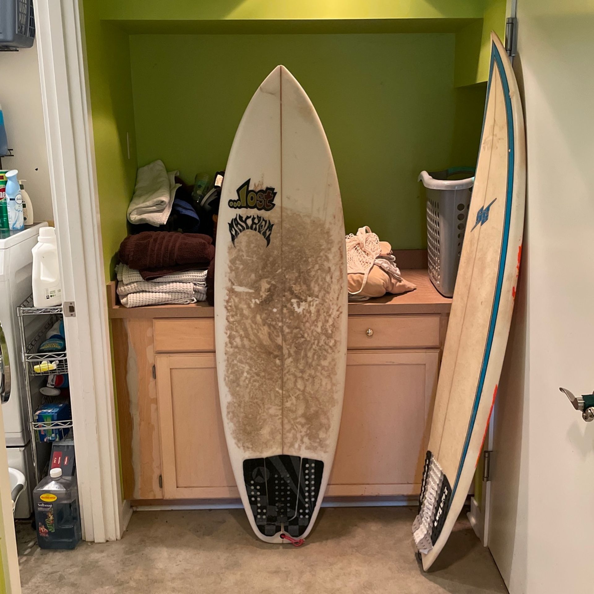 Lost Mayhem Surfboard 5’ 11” Short Round