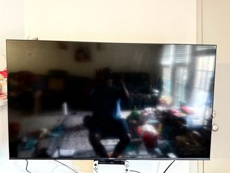 Moving Out - Hisense 55” QLED Mini-LED Smart TV (55U6K) - Dolby Vision - Excellent Condition