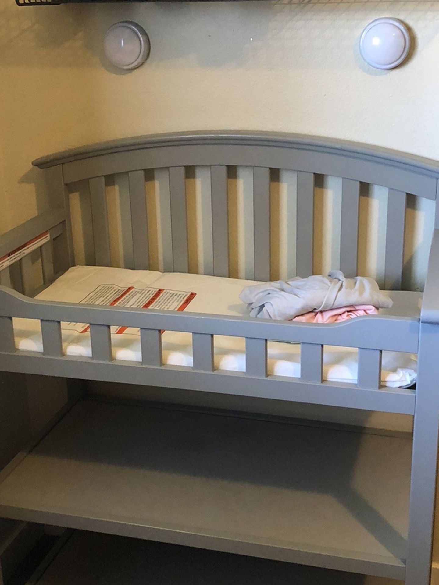 Graco Changing Table with Pad