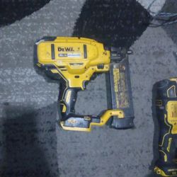 DeWalt 20v Xr Brad Nailer 