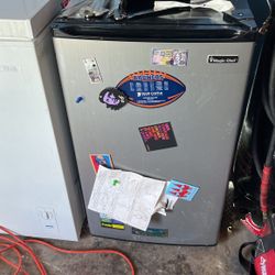 Magic Chef Mini Fridge 