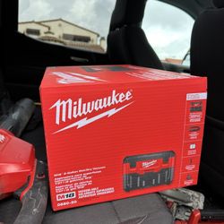 Milwaukee Vacuum (Brand new)