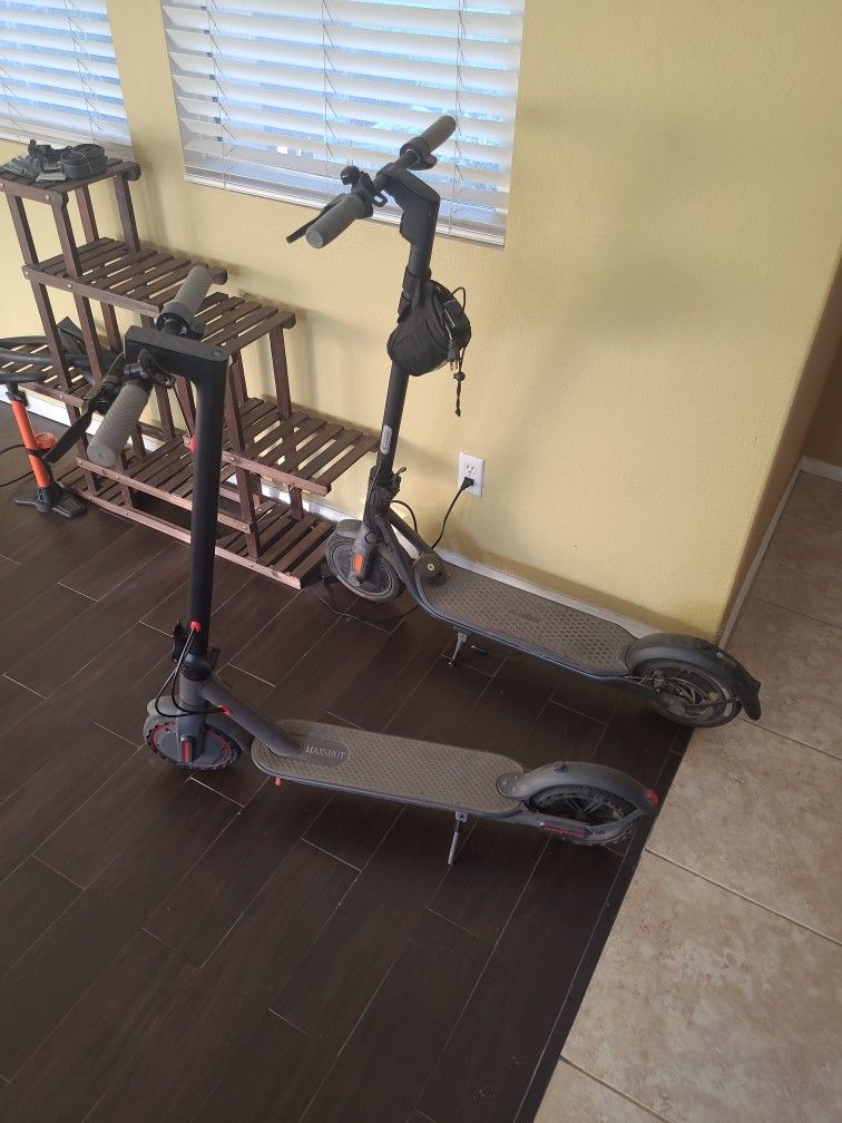 2 Electric Scooters (Damaged)