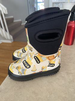 Size 4 brand new rain boots