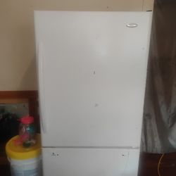 Whirlpool Gold Stand Up Ice Box