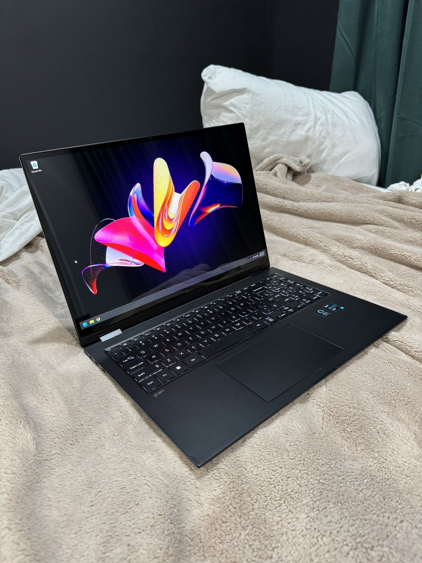 LG Gram 15 – i7 / 16GB RAM / 512GB SSD / QHD Display / Ultra-Lightweight – Great Battery Life