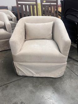 Swivel Barrel Chair with Pillow and Skirt, Round Accent Chair with Deep Seat and Metal Base, Leisure Club Chair, Beige
