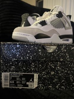 AIR JORDAN 4 RETRO size 7 men’s