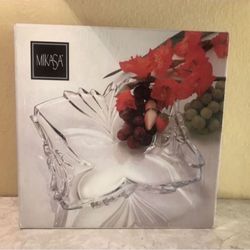 Stunning Brand New In Box Mikasa Crystal Glass Floral Tropics Large Square 15.75” Fruit Bowl