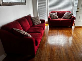 Couches, Red