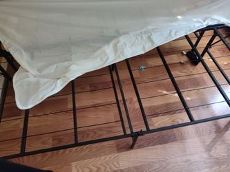 Queen mattress w/ smart base