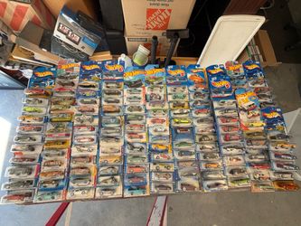 Hotwheels lot over 150 pieces