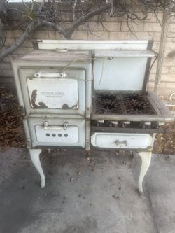 Cast Iron Antique Stove 4 Good Legs